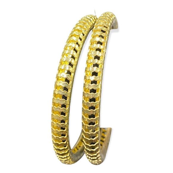 Gold tone bracelets one plastic spikes stretchy and two open mesh metal bangles - Picture 4 of 5